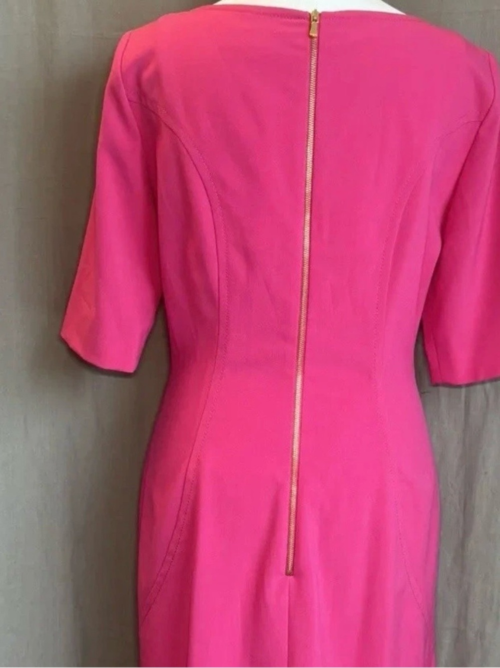 NWT Tahari Arthur S Levine Fuchsia Sheath Dress Gold Zipper Pockets 6P - Picture 4 of 6